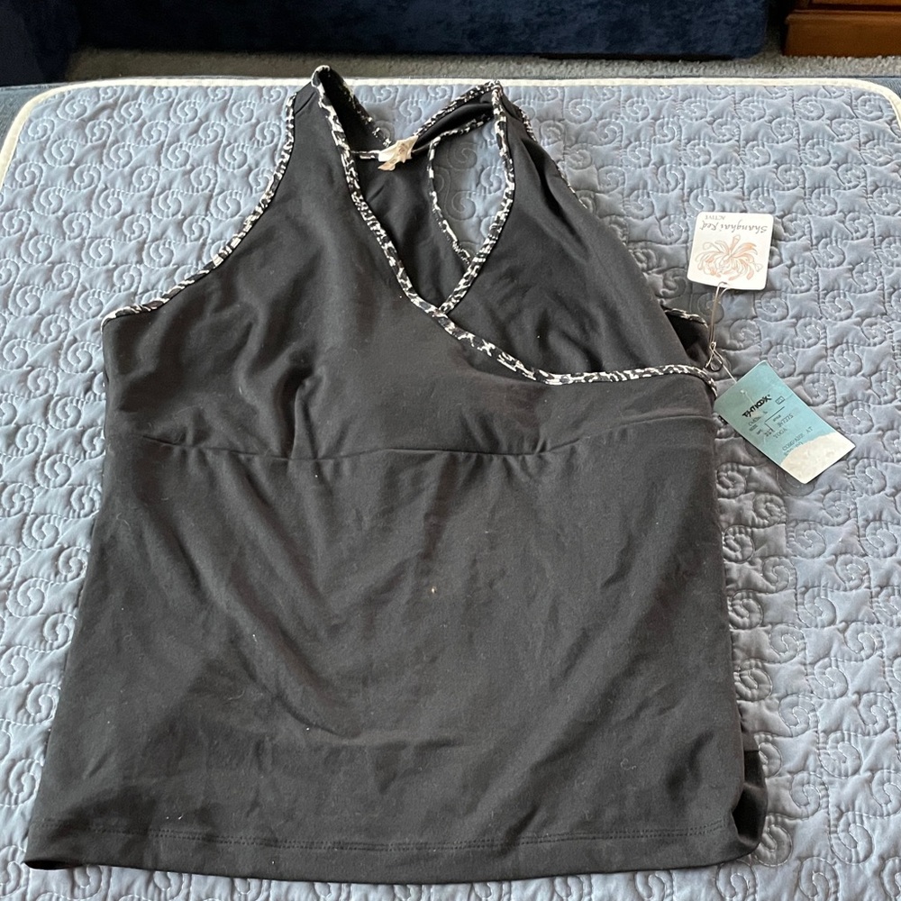 Stylish Black Tank Top with Patterned Edges